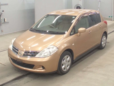 NISSAN TIIDA