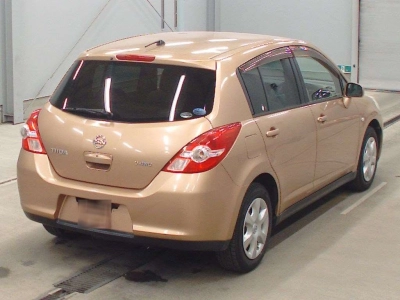 NISSAN TIIDA