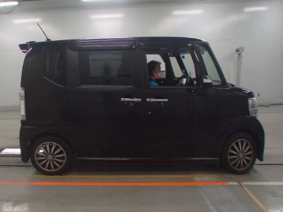 HONDA N BOX CUSTOM