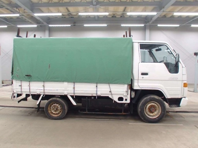 TOYOTA HIACE TRUCK
