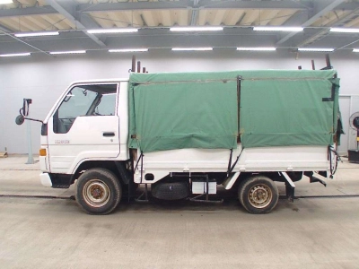 TOYOTA HIACE TRUCK