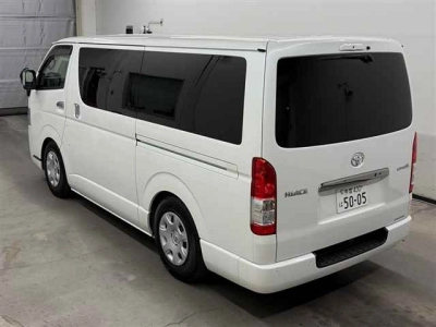 TOYOTA HIACE VAN