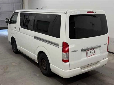 TOYOTA HIACE VAN