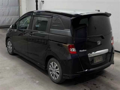HONDA FREED SPIKE