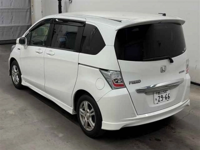 HONDA FREED SPIKE HYBRID