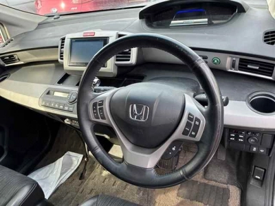 HONDA FREED SPIKE HYBRID