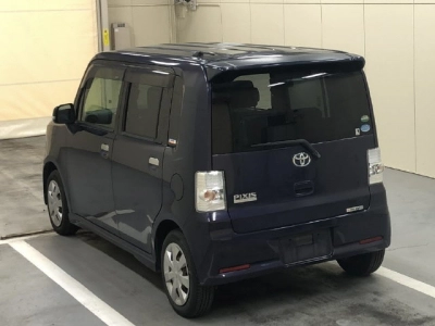 TOYOTA PIXIS SPACE