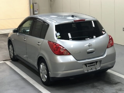 NISSAN TIIDA