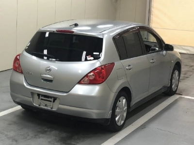 NISSAN TIIDA