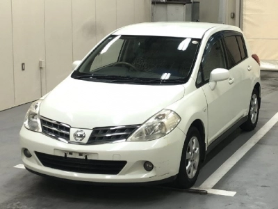 NISSAN TIIDA