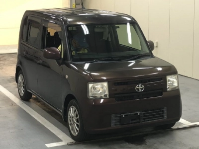 TOYOTA PIXIS SPACE