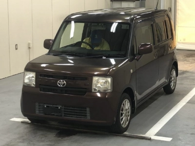TOYOTA PIXIS SPACE