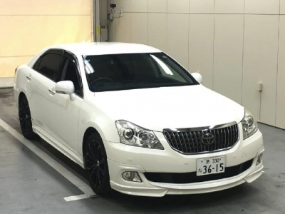 TOYOTA CROWN MAJESTA