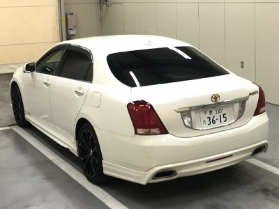 TOYOTA CROWN MAJESTA