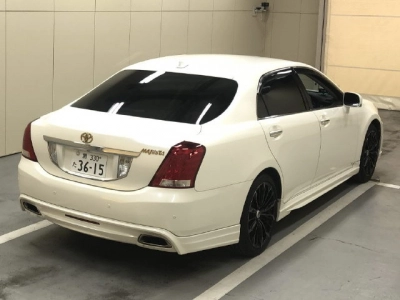 TOYOTA CROWN MAJESTA