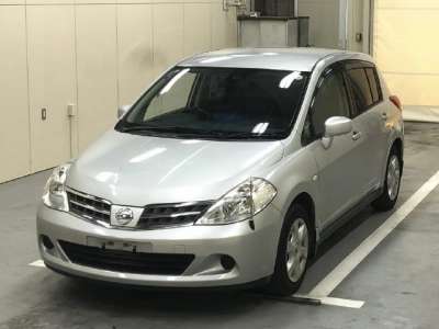 NISSAN TIIDA