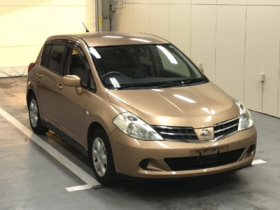 NISSAN TIIDA