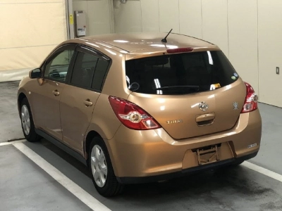 NISSAN TIIDA