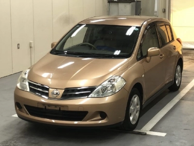 NISSAN TIIDA