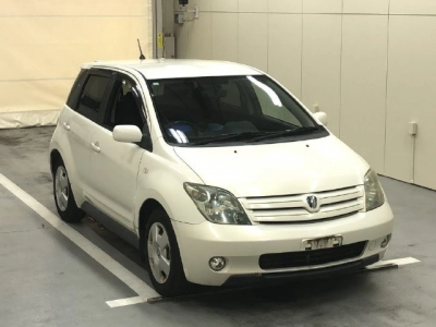 TOYOTA IST