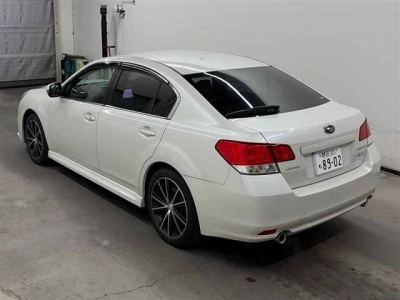 SUBARU LEGACY B4