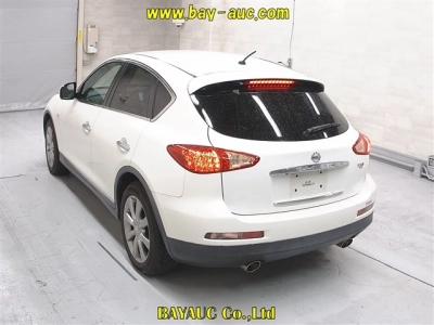 NISSAN SKYLINE CROSSOVER