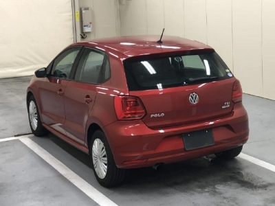 VOLKSWAGEN POLO