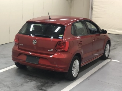 VOLKSWAGEN POLO