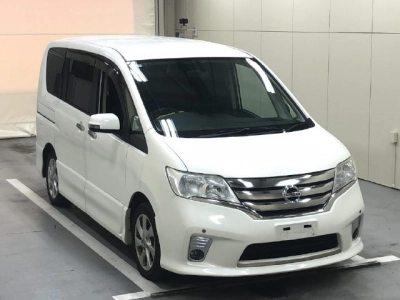 NISSAN SERENA