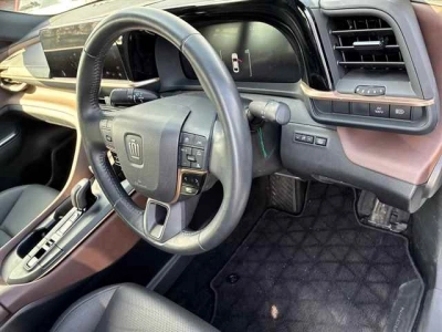 TOYOTA CROWN CROSSOVER