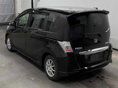 HONDA FREED HYBRID