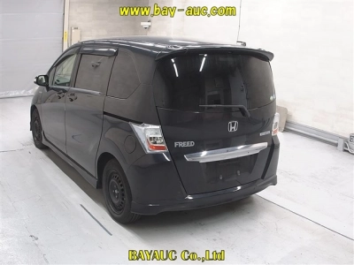 HONDA FREED HYBRID