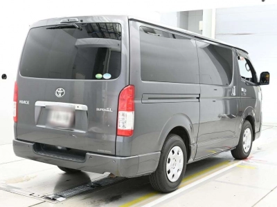 TOYOTA HIACE VAN
