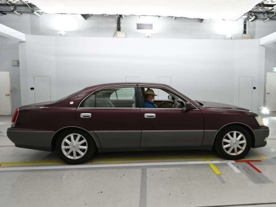 TOYOTA CROWN MAJESTA