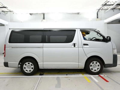 TOYOTA REGIUS VAN