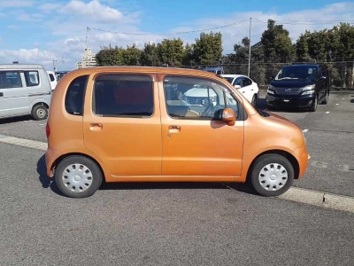DAIHATSU MOVE LATTE