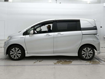 HONDA FREED SPIKE HYBRID