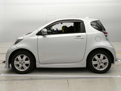 TOYOTA IQ
