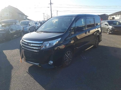 TOYOTA NOAH