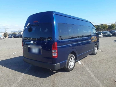 TOYOTA HIACE COMMUTER