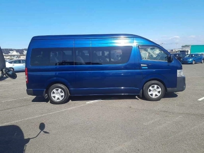 TOYOTA HIACE COMMUTER