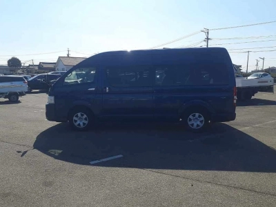TOYOTA HIACE COMMUTER