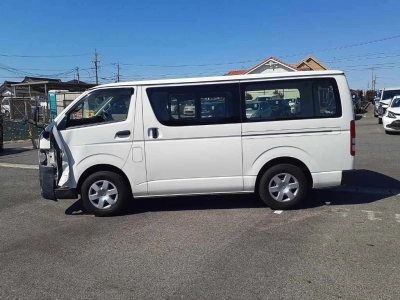 TOYOTA REGIUS VAN