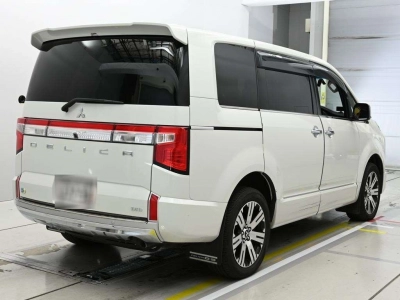 MITSUBISHI DELICA D:5