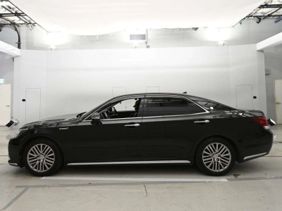 TOYOTA CROWN MAJESTA