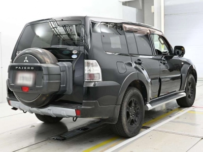 MITSUBISHI PAJERO