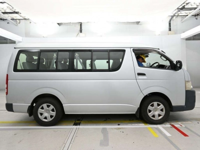 TOYOTA HIACE WAGON