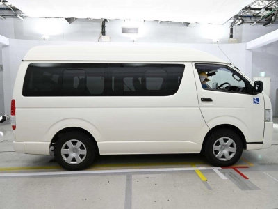 TOYOTA HIACE VAN