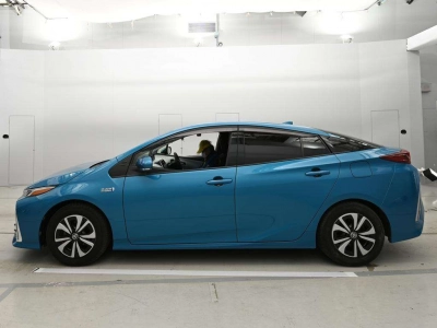 TOYOTA PRIUS PHV