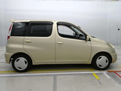 TOYOTA FUN CARGO